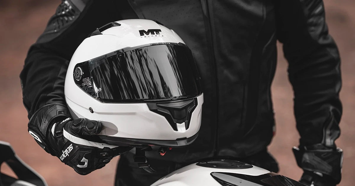 ¿Cada cuánto cambiar el casco de moto? Vida útil y consejos de seguridad