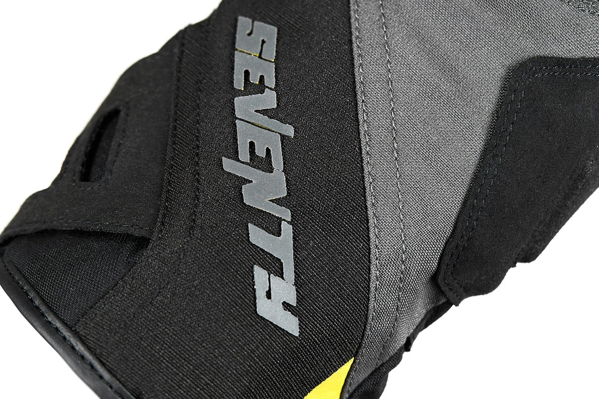 (9817a35501cb919e318358b0915a1c3e)